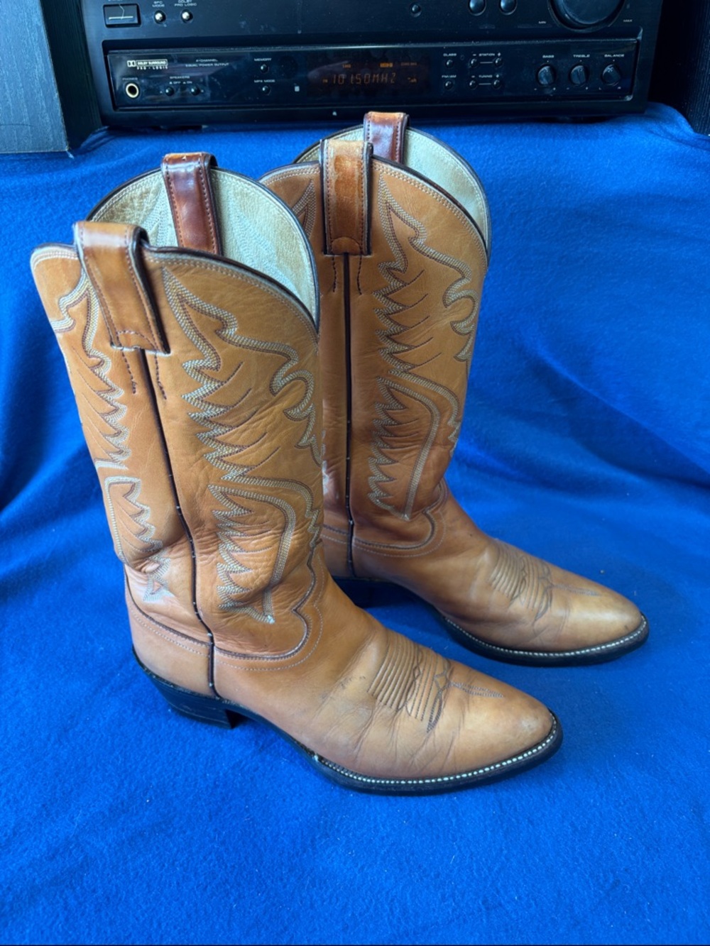Vintage Justin Carmel Leather Cowboy Boots. Beautiful shape